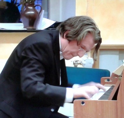 Christian Gläsker virtuos am Klavier